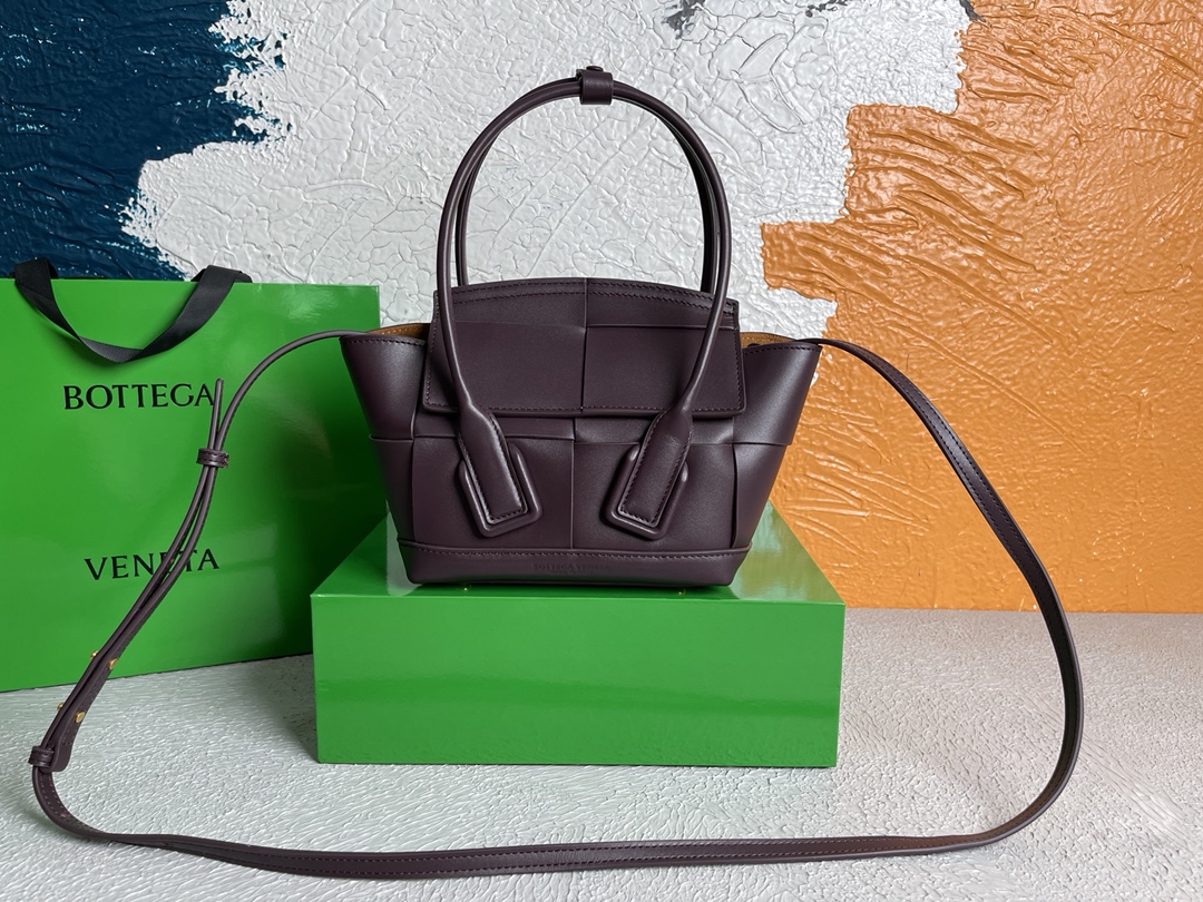 보테가베네타 Arco 인트레치아토 스몰 버건디 토트백